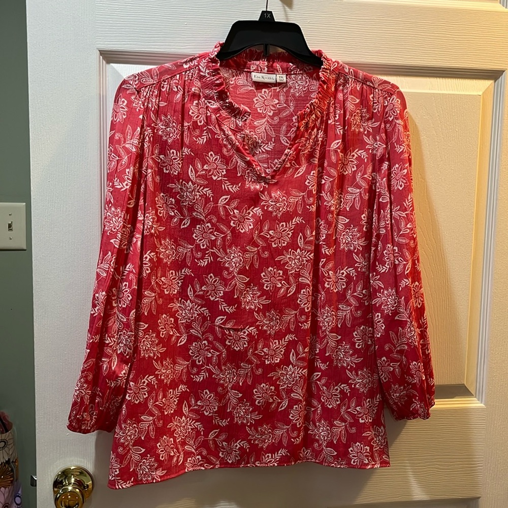 Womens 3/4 sleeve top by Kim Rogers. Size XXL. Dark pink and white excellent con
